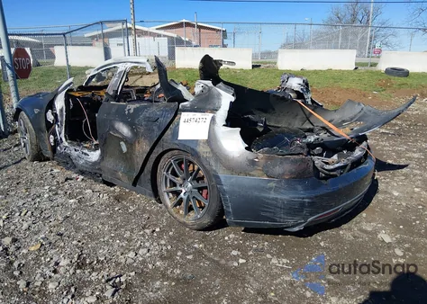 2015 Tesla Model S 70D/85D/P85D z USA, uszkodzony, nr VIN 5YJSA1H25FF084490